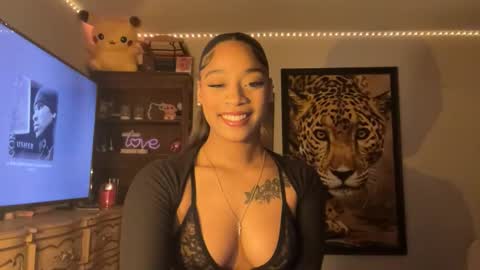 lunaa_11 online show from November 17, 2025, 4:51 am