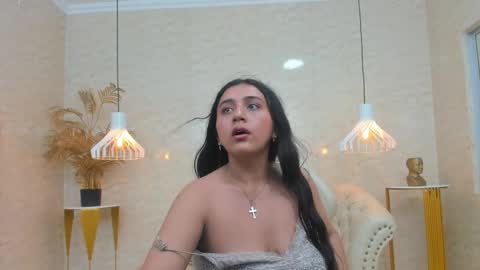 Luna Abril  online show from March 5, 2026, 4:19 am