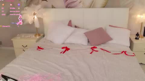 Luna online show from April 19, 2026, 6:10 pm