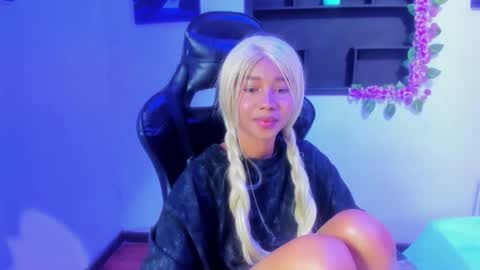 lunna online show from February 11, 2026, 3:33 am