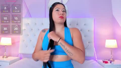 lunaa_hart online show from November 1, 2025, 8:00 pm