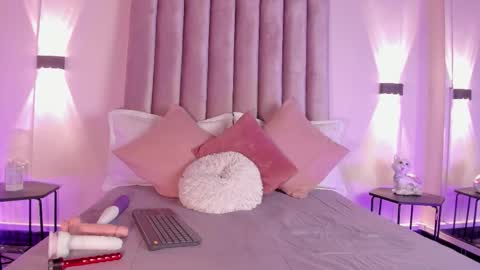 lunaa_moonn online show from March 20, 2026, 7:08 pm