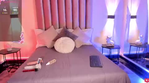 lunaa_moonn online show from June 30, 2026, 7:59 pm