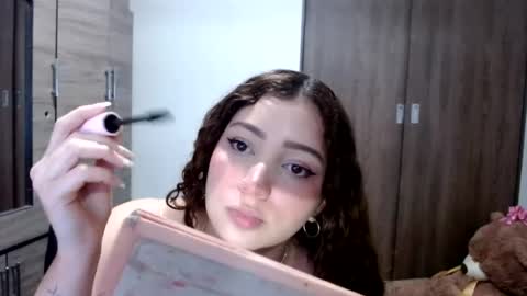 Snapshot of lunaa_sub chatting on August 3, 2026, 6:22 pm lunaa_sub online show from August 3, 2026, 6:22 pm