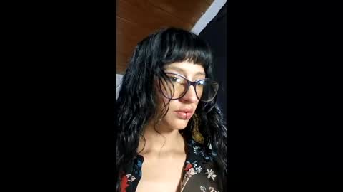 lunaaluneraa online show from May 21, 2026, 1:56 am