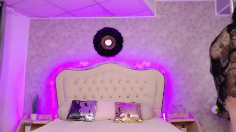 lunababe_ online show from January 14, 2026, 12:33 pm