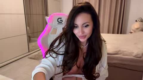 LunaBex online show from April 20, 2026, 6:20 pm