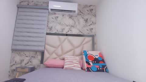 LUNA  online show from November 14, 2025, 2:54 am