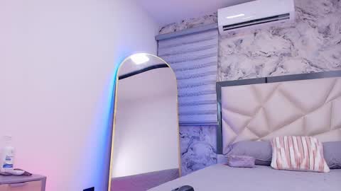 LUNA  online show from November 21, 2025, 3:16 am