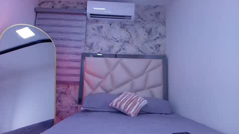 LUNA  online show from November 26, 2025, 3:07 am