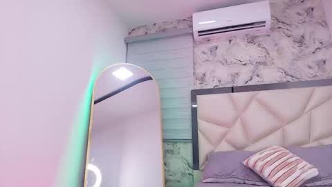 LUNA  online show from December 3, 2025, 3:03 am