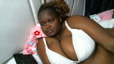 Snapshot of lunabloom01 chatting on September 9, 2025, 3:17 am lunabloom01 online show from September 9, 2025, 3:17 am