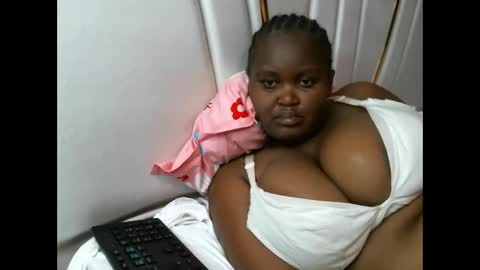 Snapshot of lunabloom01 chatting on September 14, 2025, 3:16 am lunabloom01 online show from September 14, 2025, 3:16 am