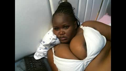 Snapshot of lunabloom01 chatting on November 23, 2025, 8:19 pm lunabloom01 online show from November 23, 2025, 8:19 pm