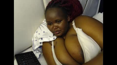 Snapshot of lunabloom01 chatting on January 15, 2026, 11:04 am lunabloom01 online show from January 15, 2026, 11:04 am