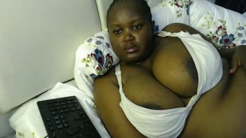 Snapshot of lunabloom01 chatting on February 1, 2026, 11:09 am lunabloom01 online show from February 1, 2026, 11:09 am