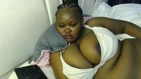 Snapshot of lunabloom01 chatting on February 13, 2026, 11:23 pm lunabloom01 online show from February 13, 2026, 11:23 pm