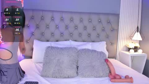 Luna  online show from December 18, 2025, 5:19 pm