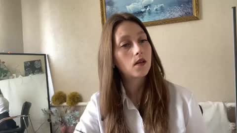 lunafeather online show from April 25, 2026, 5:54 am