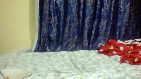 lunah_kitty online show from April 17, 2026, 12:30 pm