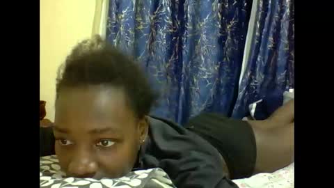 lunah_kitty online show from May 7, 2026, 10:42 am