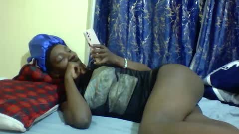 lunah_kitty online show from May 14, 2026, 6:04 pm