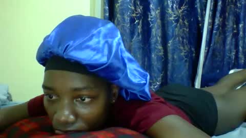 lunah_kitty online show from May 16, 2026, 7:49 am