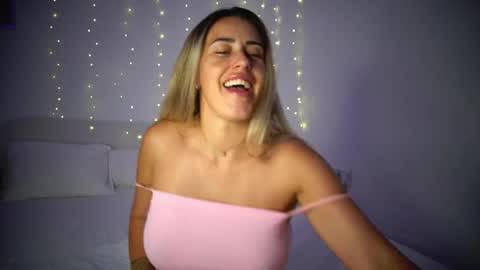 Snapshot of lunaink_ chatting on June 1, 2026, 10:44 pm Laura online show from June 1, 2026, 10:44 pm