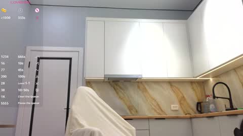 Luna online show from April 11, 2026, 1:21 am