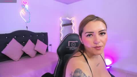 LUNA KITTY  online show from April 21, 2026, 11:38 am