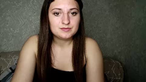 Snapshot of lunalili_1900 chatting on June 17, 2026, 5:14 pm Layla online show from June 17, 2026, 5:14 pm