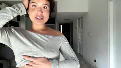 lunaloopzz online show from April 20, 2026, 1:36 pm