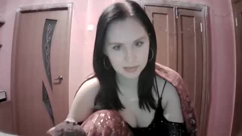lunamystique_ online show from January 29, 2025, 5:35 pm