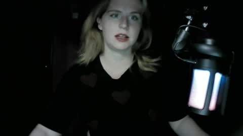 lunamystique_ online show from October 4, 2025, 8:18 pm