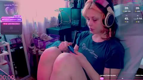 Snapshot of lunaoddity chatting on May 24, 2026, 10:53 am Luna online show from May 24, 2026, 10:53 am