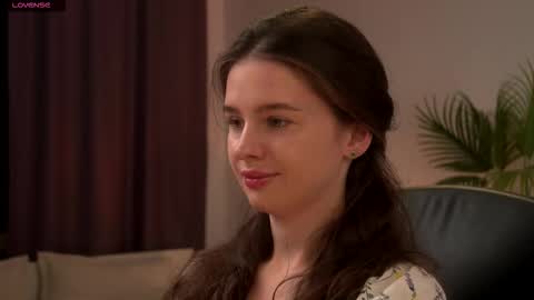 lunaolivia_ online show from September 29, 2025, 1:16 pm