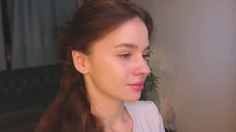 lunaolivia_ online show from February 10, 2026, 12:42 pm