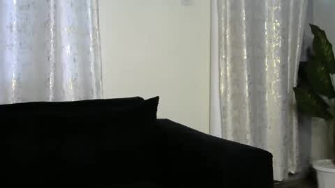Snapshot of lunar_chocolate000 chatting on June 1, 2026, 12:40 pm Smiley online show from June 1, 2026, 12:40 pm