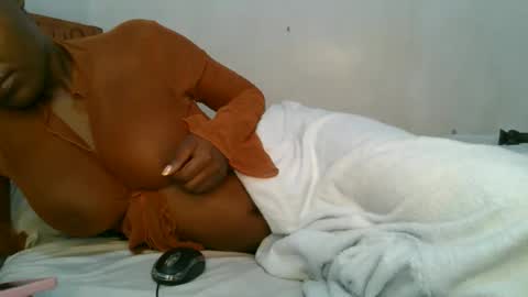 lunargoddess45 online show from November 25, 2025, 2:00 am