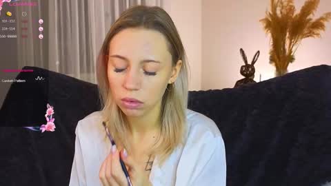 Kelly online show from November 10, 2025, 2:38 pm