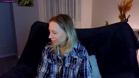 Kelly online show from November 28, 2025, 2:42 pm