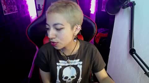 lunarichy online show from November 14, 2025, 8:07 pm