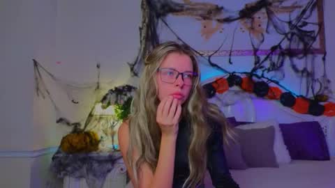 Luna Rishi online show from October 24, 2025, 11:50 am