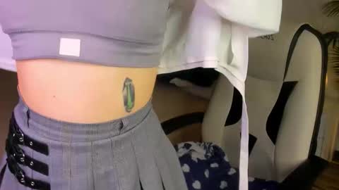 Lily online show from November 19, 2025, 5:29 am