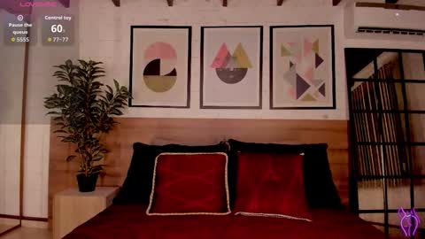 Luna Ruso  online show from November 10, 2025, 7:57 pm