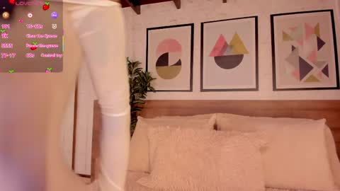 Luna Ruso  online show from April 12, 2026, 7:30 pm