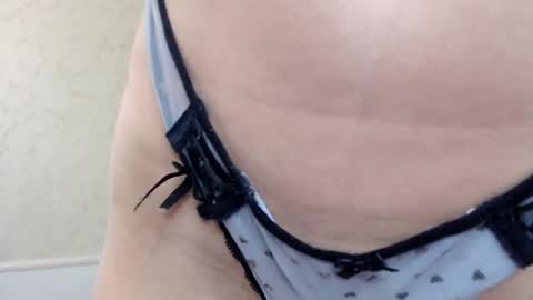 lunastars13 online show from March 10, 2025, 4:03 pm