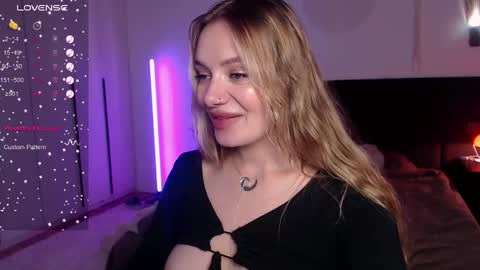 LunaticaBae online show from February 22, 2025, 4:29 am