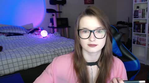 LunaXcherry online show from April 1, 2026, 4:48 pm