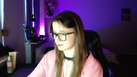 LunaXcherry online show from April 9, 2026, 5:18 pm